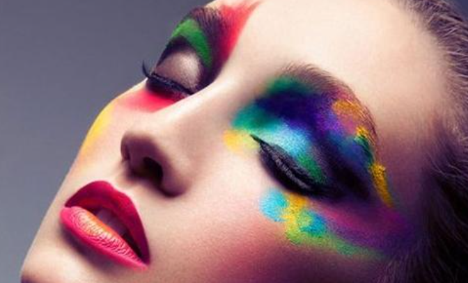 解锁日常创意彩妆，让你每天都与众不同