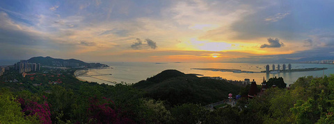 鹿回头风景区(Luhuitou Scenic Area)