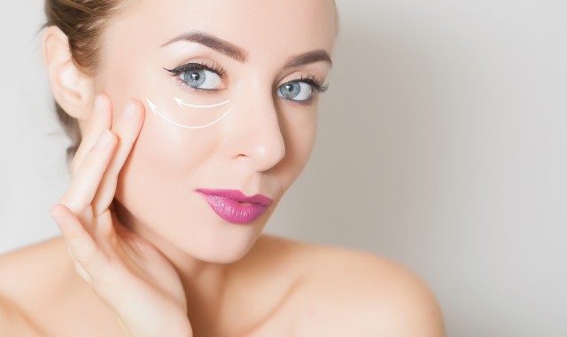 眼袋化妆怎么修饰掉 修饰眼袋的化妆技巧