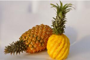 菠萝和凤梨有什么区别，凤梨属于无眼菠萝价格较贵