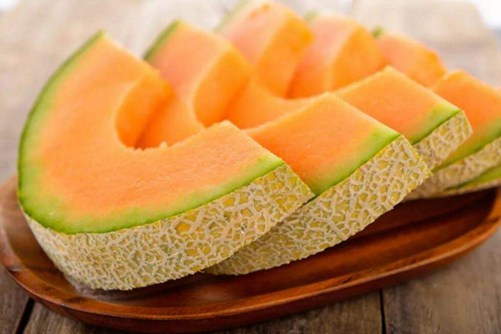 哈密瓜吃多会不会上火？如何挑选香脆甜的哈密瓜