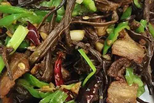 干锅茶树菇怎么做最好吃？试试这样做保证你端上桌汤都不剩