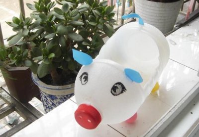 塑料瓶子别再扔了，植物生根用到它，现在连花盆都不用买啦！