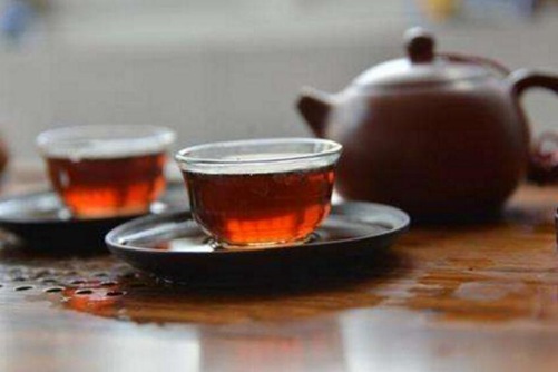 红茶的功效与作用 促消化，消炎利尿但也不能乱喝