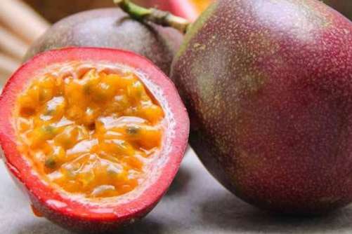 百香果泡水的正确方法，get酸爽可口的百香果气泡水