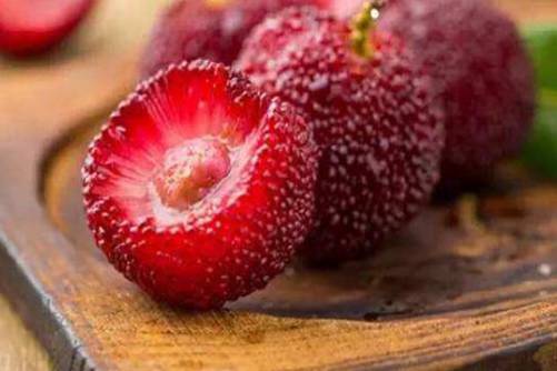 杨梅图片，玉盘杨梅为君设 吴盐如花皎白雪