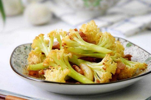 清炒菜花怎么炒好吃，菜花这样炒色香味俱全