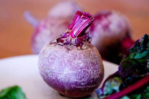 甜菜根的做法 甜菜根轻轻一炒，补血气、润肌肤、告别黄脸婆