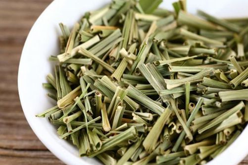 香茅草的功效与作用，能做烤鱼美食，还能除风湿通经络