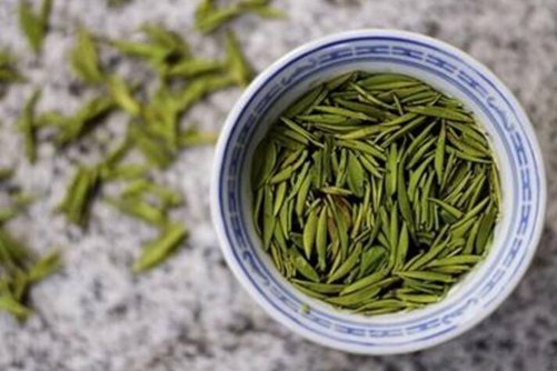 茶叶水洗脸有什么好处 滋润美白抗衰老，但这几个副作用也不要忽视